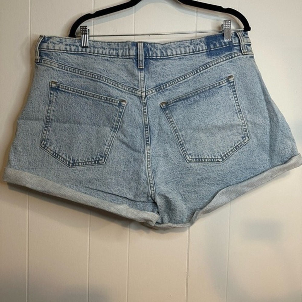 Women's High Rise Mom Curve Love Light Blue Denim Shorts - Picture 9 of 10